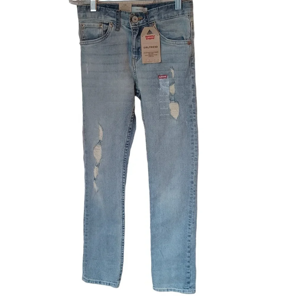 Levi’s Distressed Girlfriend Jeans Size 8 NWT